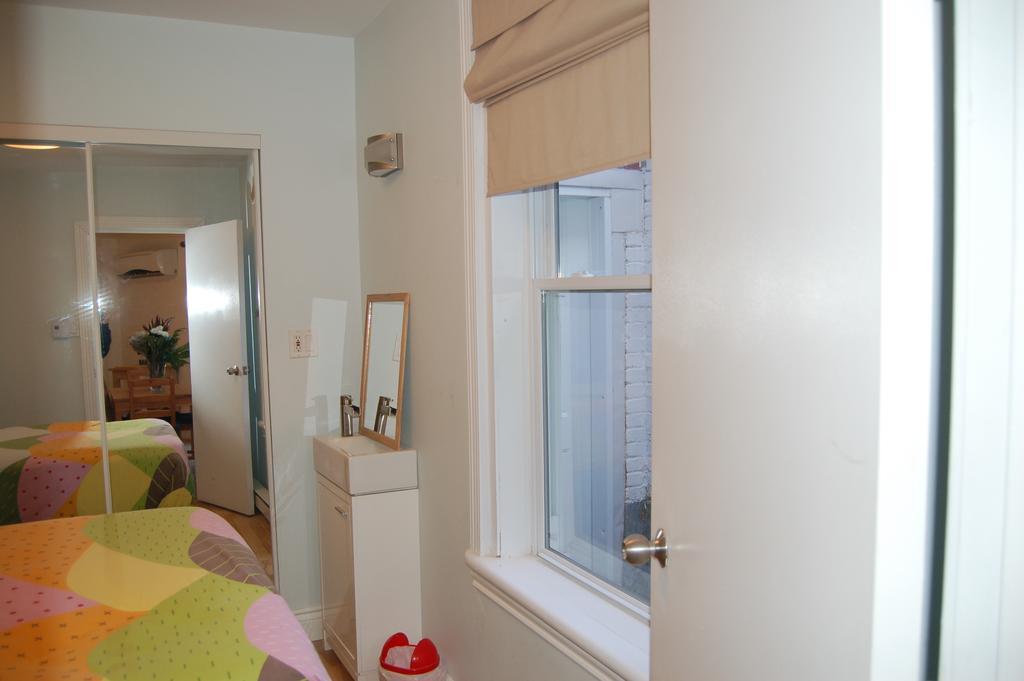 Le Chasseur Bed & Breakfast มอนทรีอัล ห้อง รูปภาพ