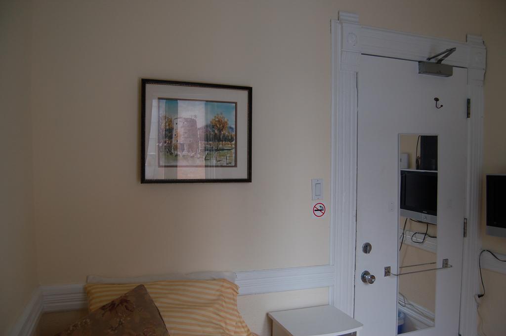 Le Chasseur Bed & Breakfast มอนทรีอัล ภายนอก รูปภาพ