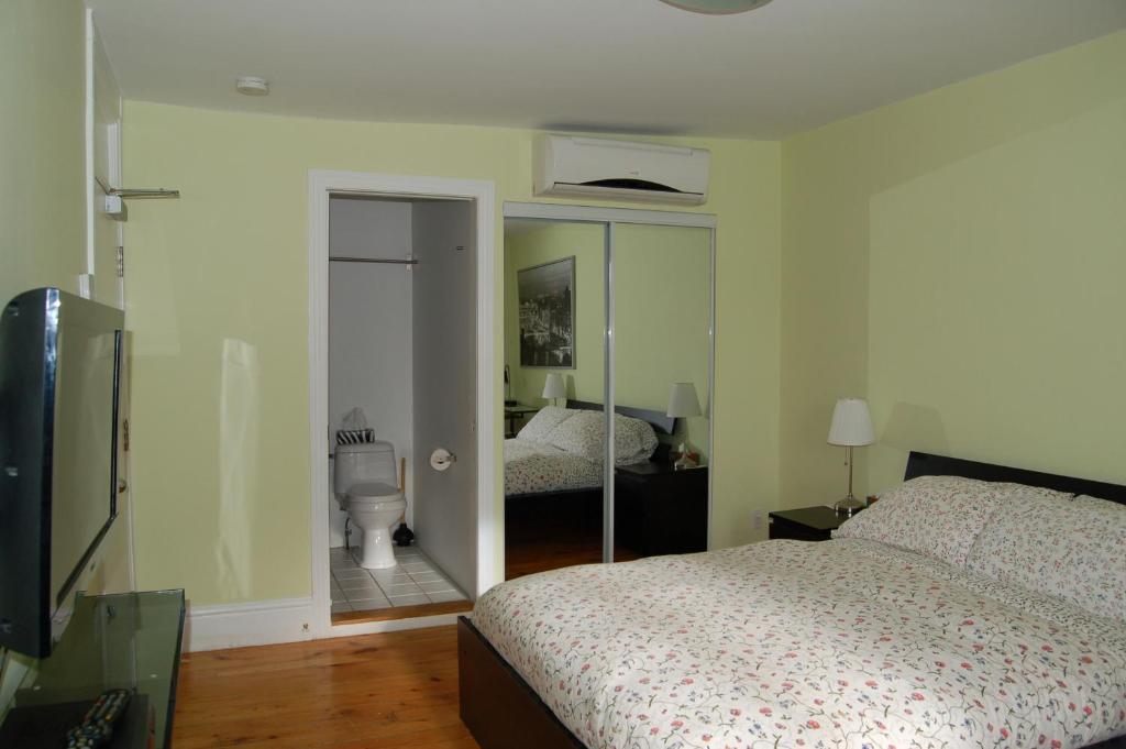 Le Chasseur Bed & Breakfast มอนทรีอัล ห้อง รูปภาพ